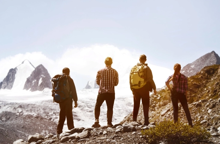 How to Stay Connected – Internet, SIM Cards & Connectivity in Nepal’s Trails?